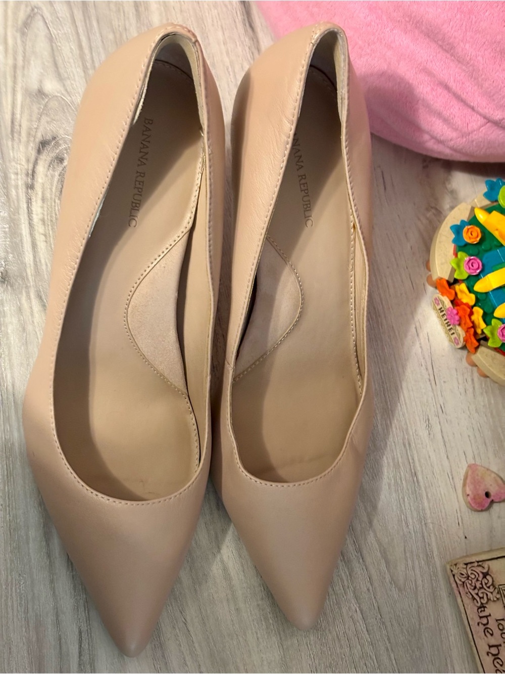 Banana Republic Nude Pointed-Toe heels